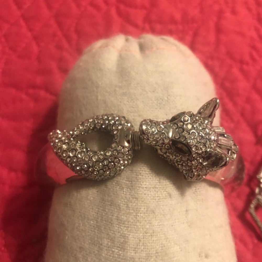 ELEGANT ALEXIS BITTAR CLEAR
LUCITE AND RHINESTONES SLY FOX
HINGED BRACELET - Picture 3 of 8